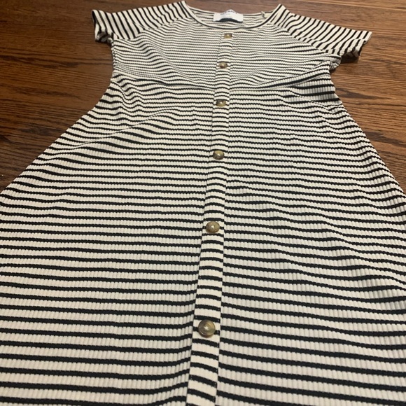 BLACK AND WHITE STRIPED DRESS - Picture 2 of 6